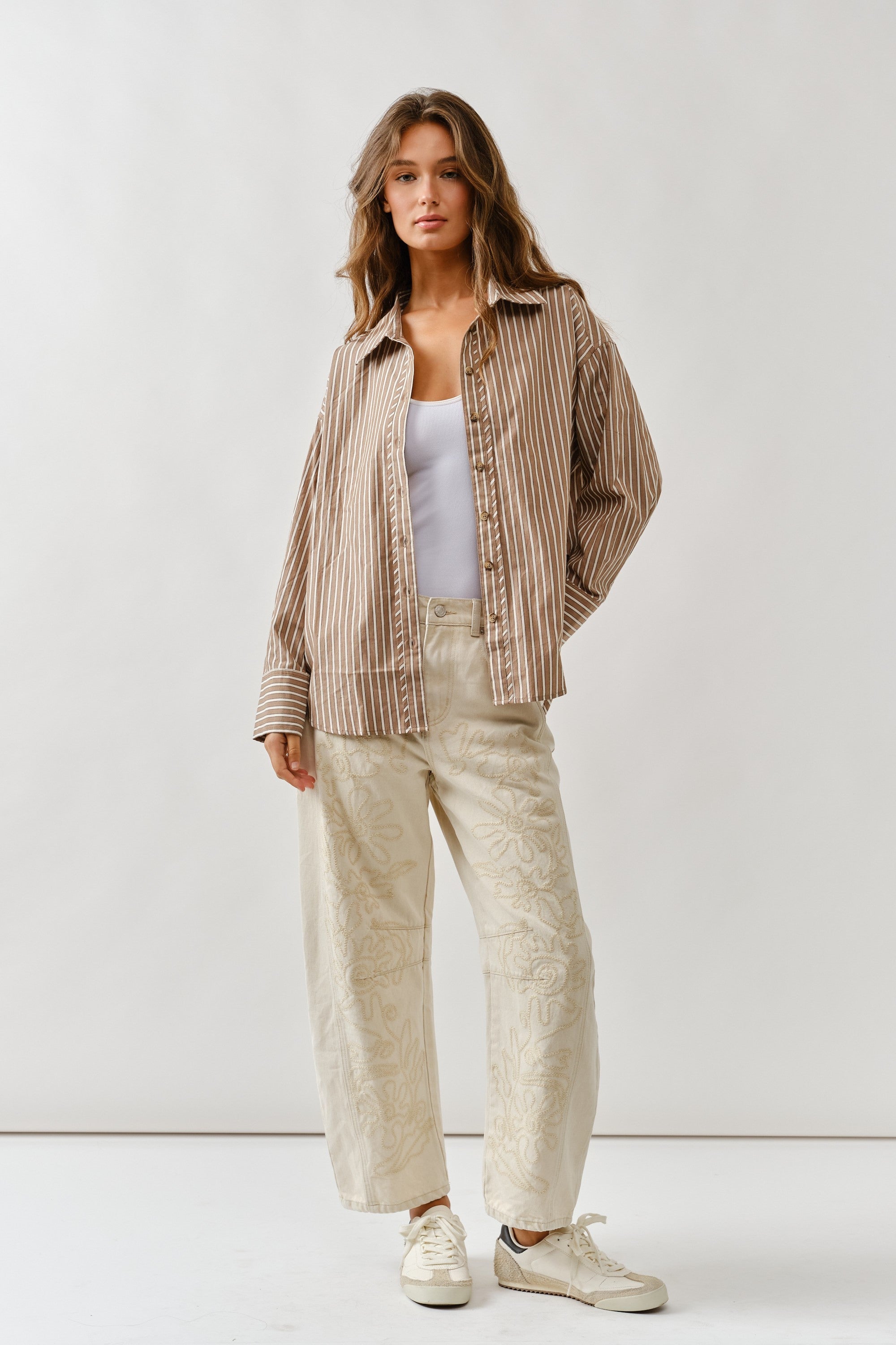 FLORAL EMBROIDERY BARREL JEANS
