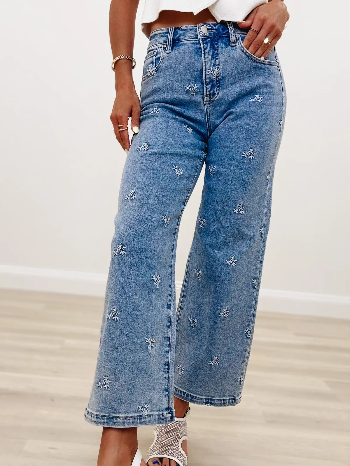TUMMY CONTROL EMBROIDERED JEANS