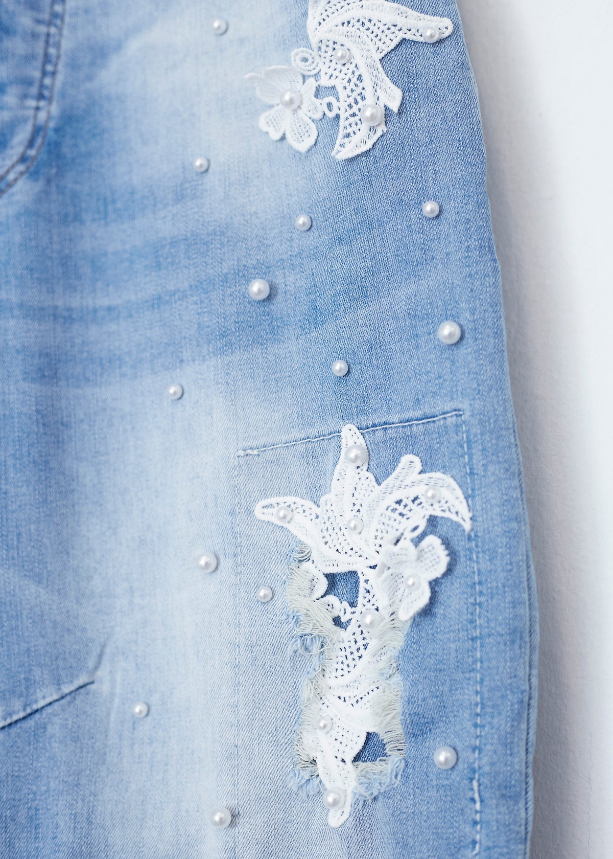 PEARL EMBROIDERED JEAN