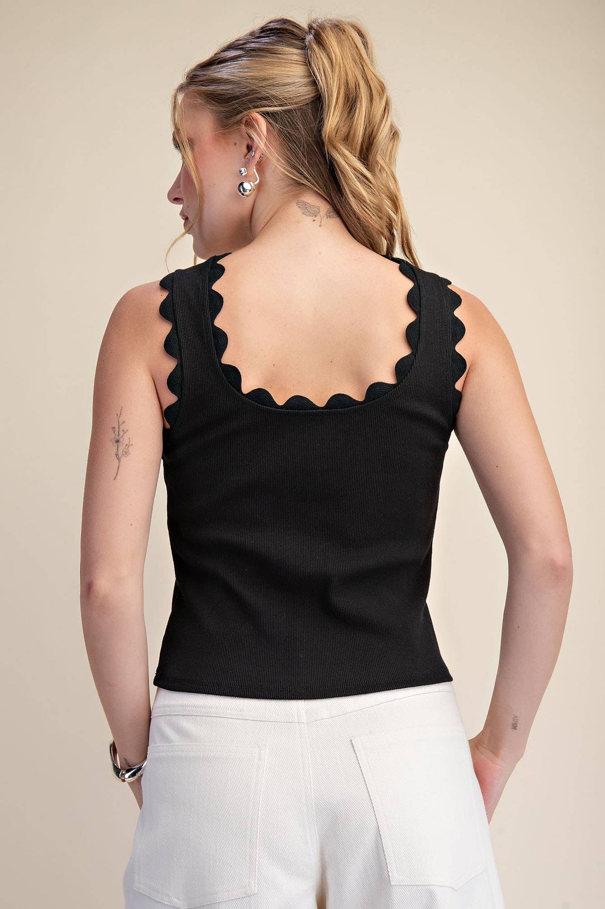 BLACK CHIC TOP