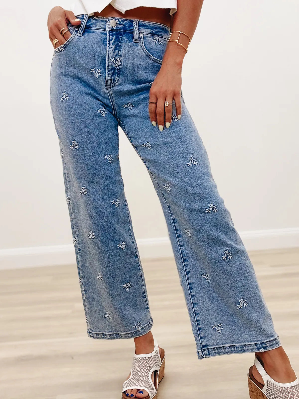 TUMMY CONTROL EMBROIDERED JEANS