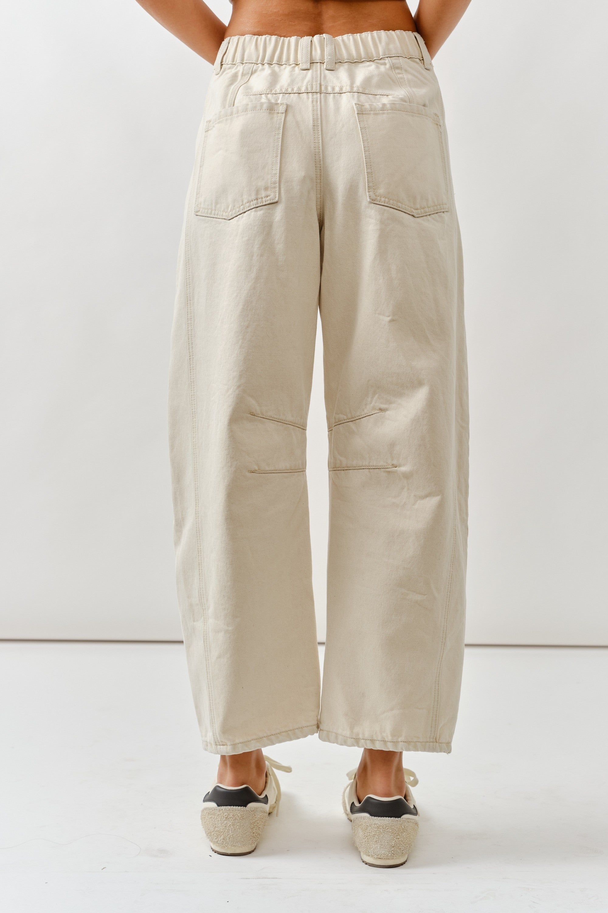 FLORAL EMBROIDERY BARREL JEANS
