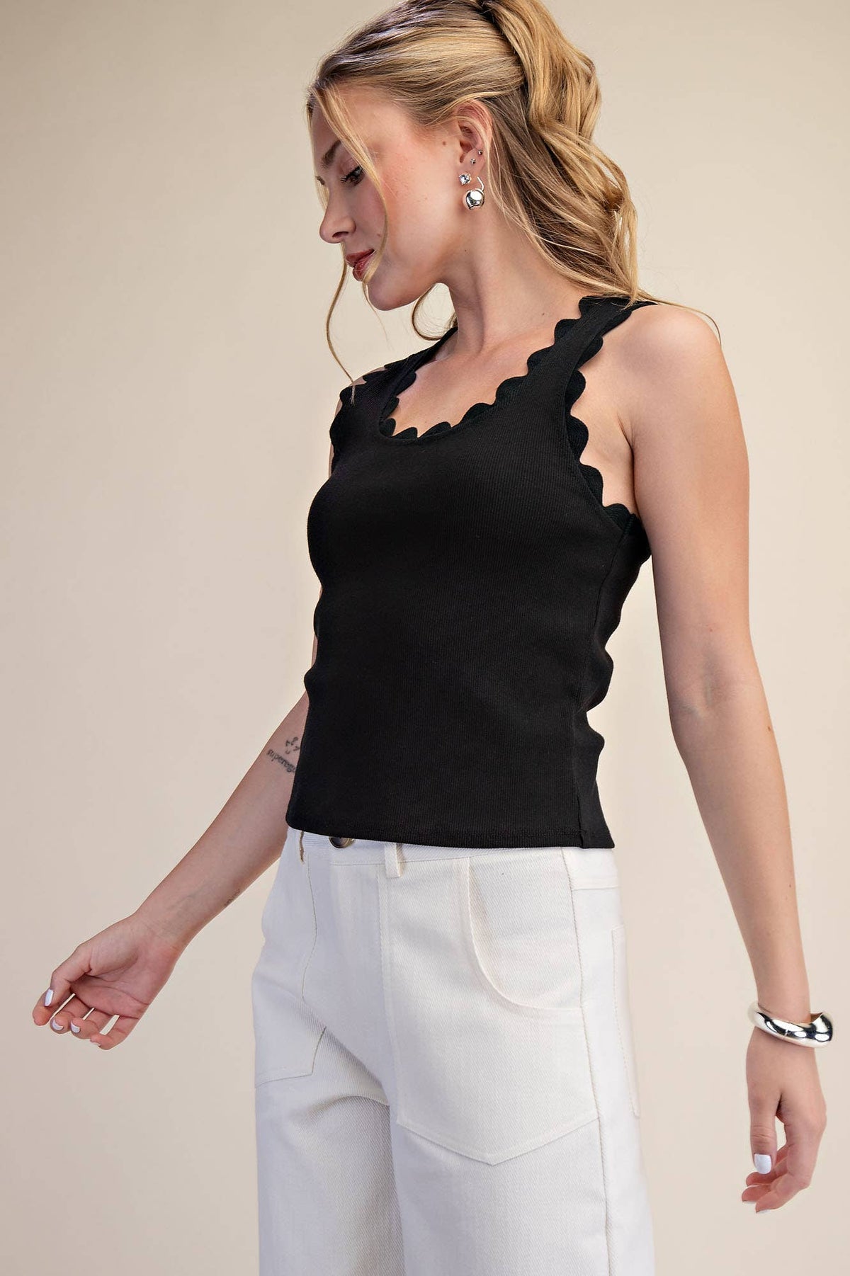 BLACK CHIC TOP