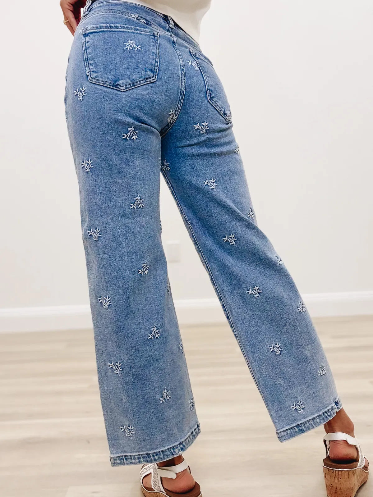 TUMMY CONTROL EMBROIDERED JEANS