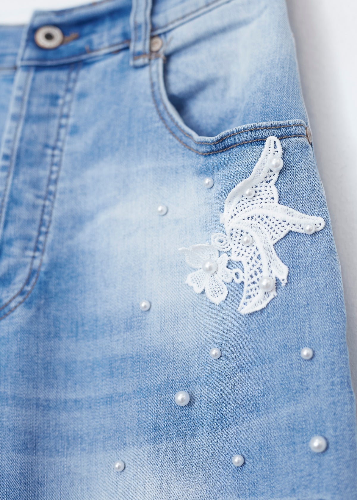 PEARL EMBROIDERED JEAN